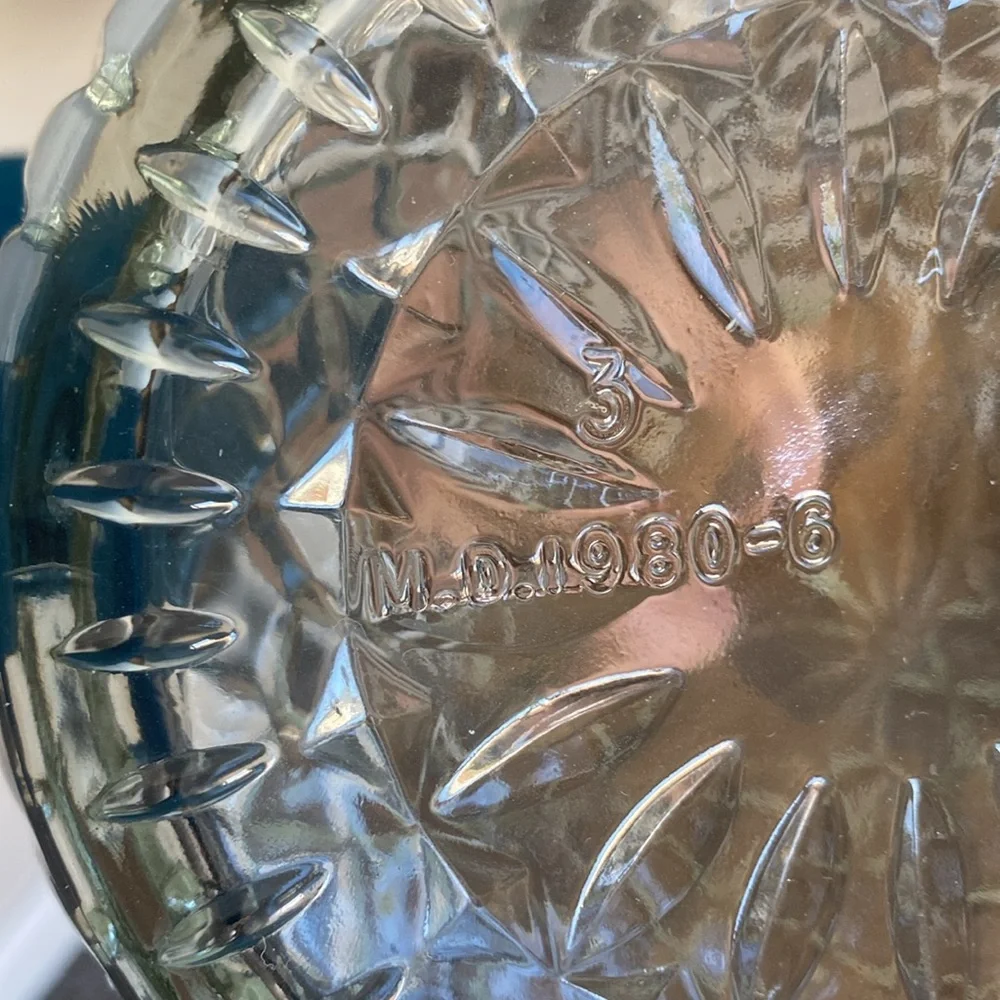 Mogen David Vintage Beautiful Clear Etched Glass Decantur MD 1980-1986